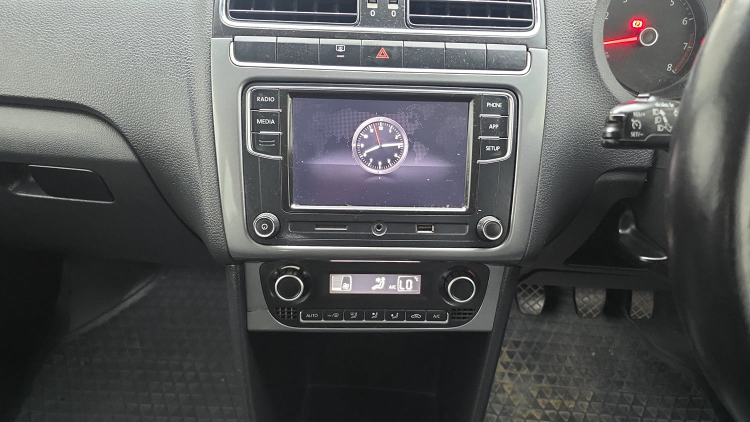 Used 2018 Volkswagen Polo Highline Plus 1.0 (P) 16 Alloy Petrol Manual interior MUSIC SYSTEM & AC CONTROL VIEW