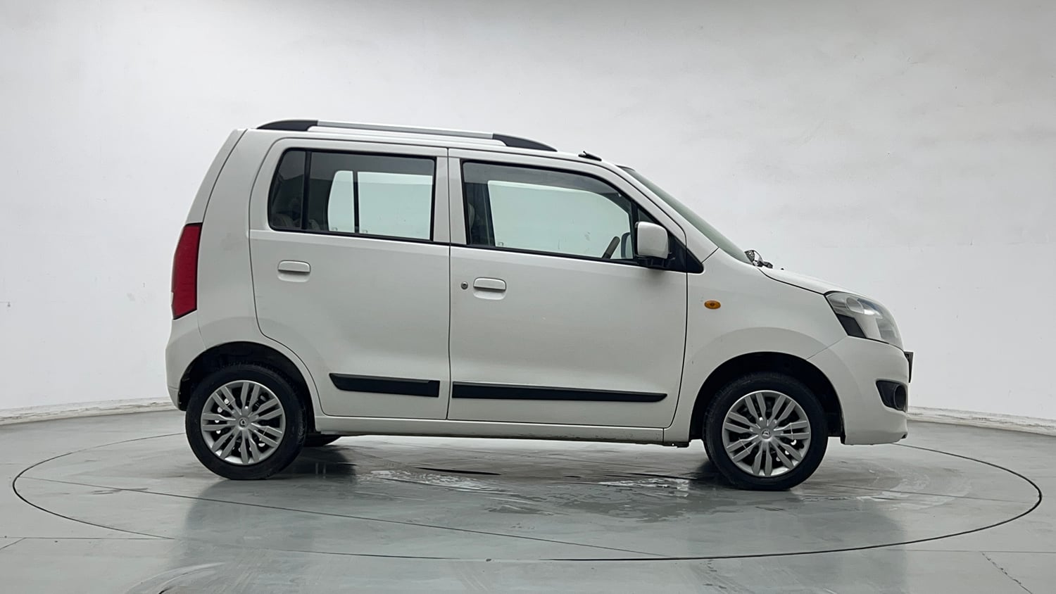 Used 2015 Maruti Suzuki Wagon R VXI Petrol Manual exterior RIGHT SIDE VIEW