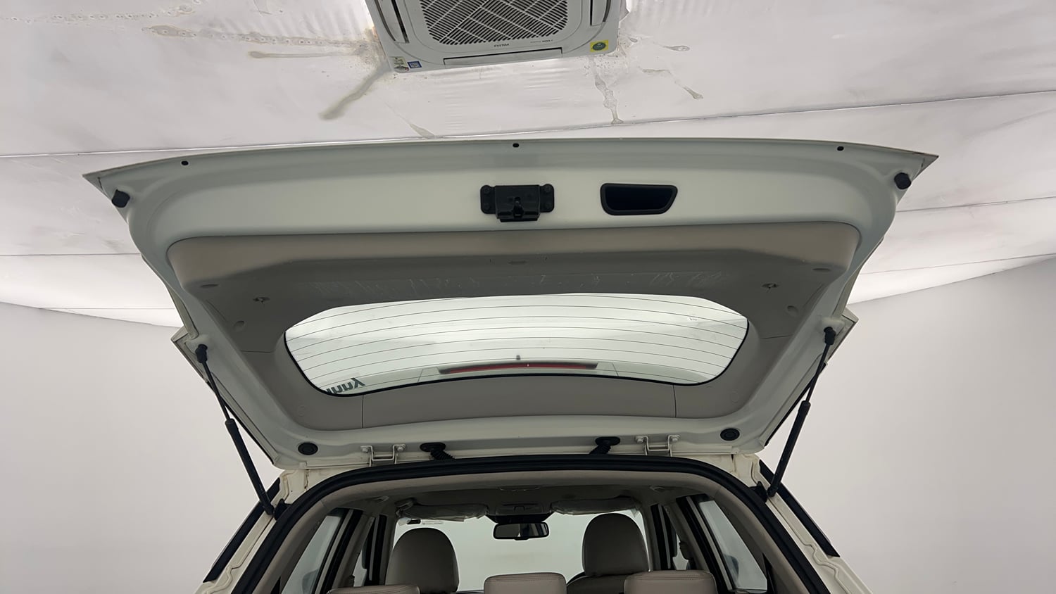 Used 2022 Mahindra XUV 300 W8 (O) 1.2 Petrol Petrol Manual interior DICKY DOOR OPEN VIEW