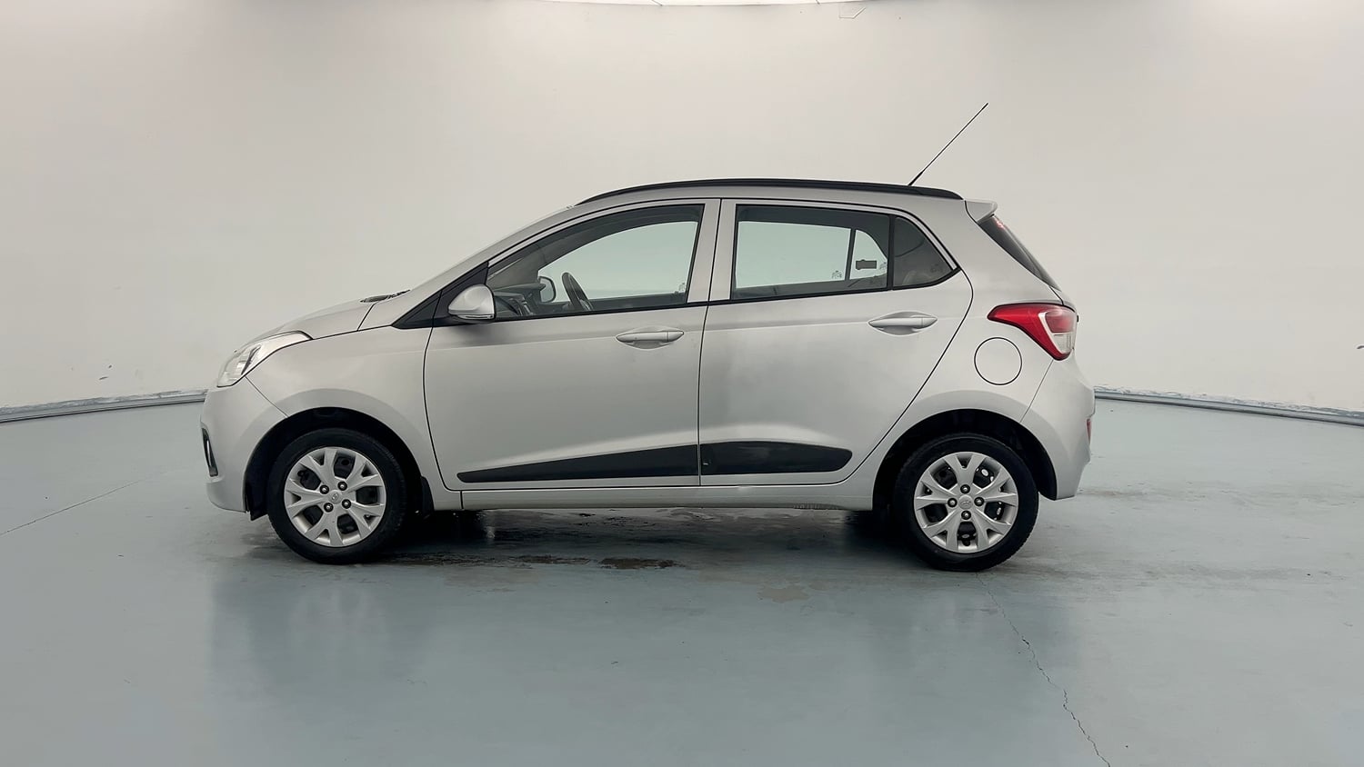 Used 2016 Hyundai Grand i10 Sportz 1.2 Kappa VTVT Petrol Manual exterior LEFT SIDE VIEW