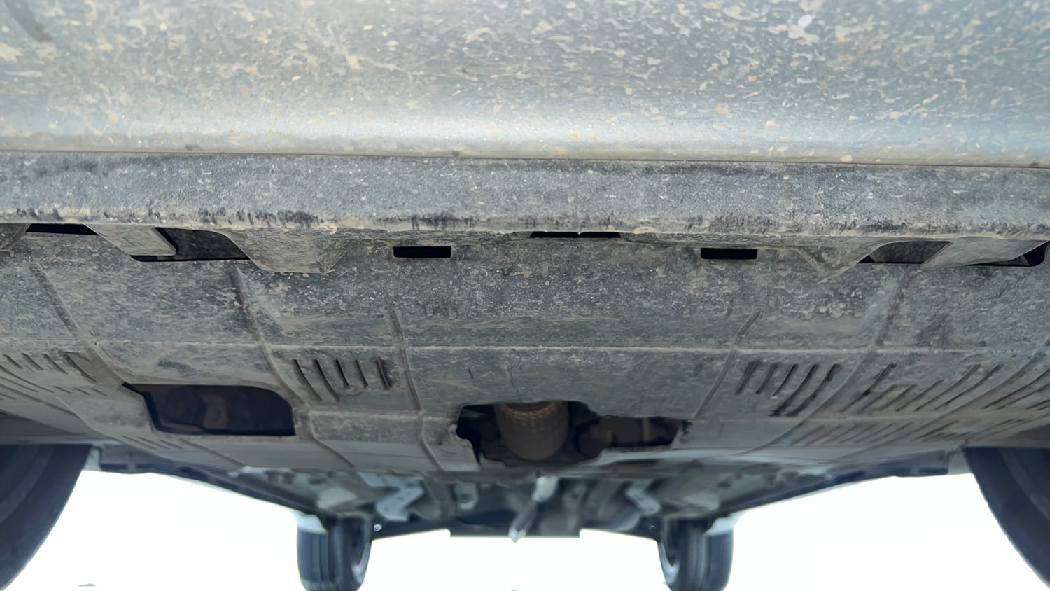 Used 2022 Jeep Compass Model S (O) 1.4 Petrol DCT Petrol Automatic extra FRONT LEFT UNDERBODY VIEW