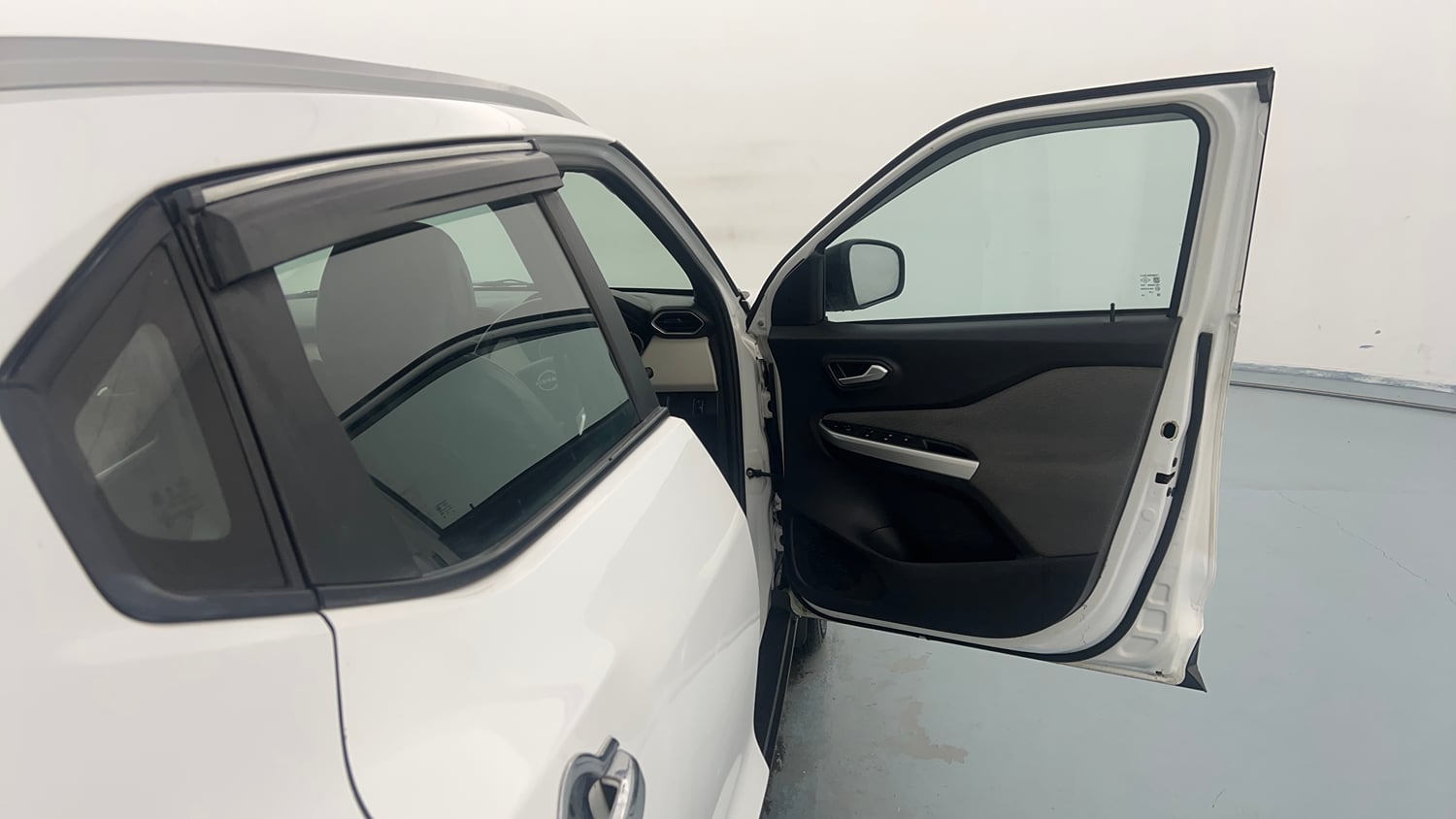 Used 2021 Nissan Magnite XL Petrol Manual interior RIGHT FRONT DOOR OPEN VIEW