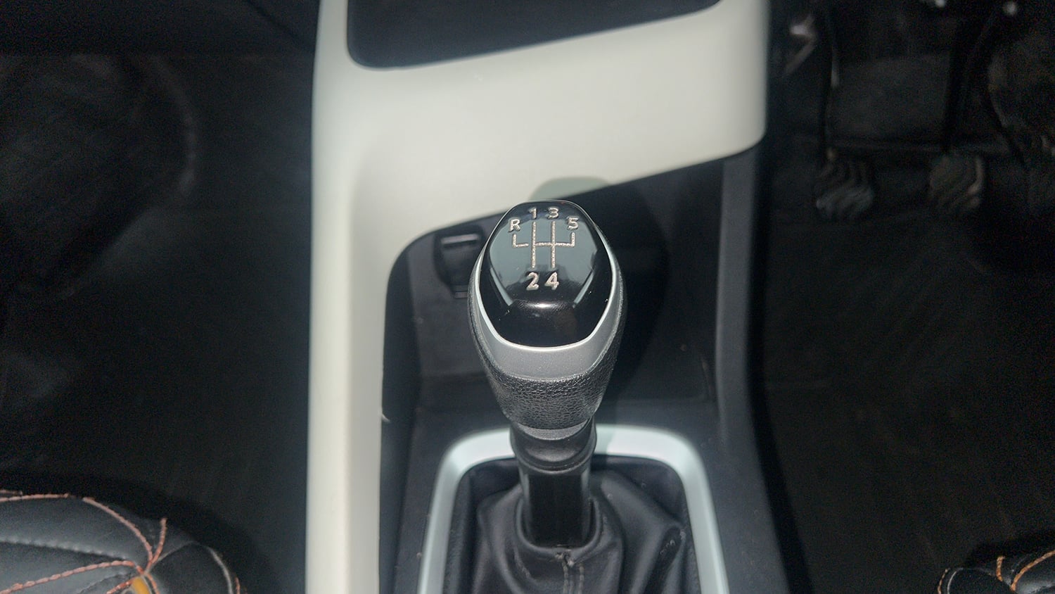 Used 2021 Nissan Magnite XL Petrol Manual interior GEAR  KNOB VIEW
