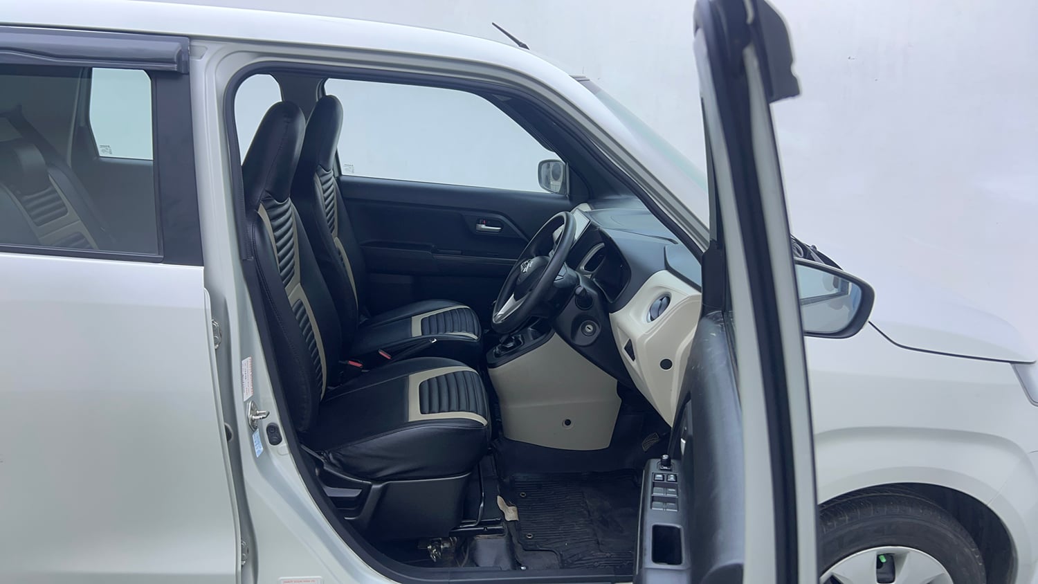 Used 2021 Maruti Suzuki Wagon R ZXi 1.2 Petrol Manual interior RIGHT SIDE FRONT DOOR CABIN VIEW