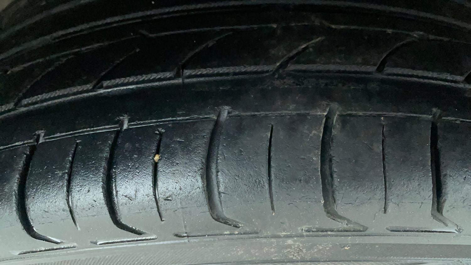Used 2018 Hyundai Verna SX (O) 1.6 VTVT AT Petrol Automatic tyres RIGHT REAR TYRE TREAD VIEW