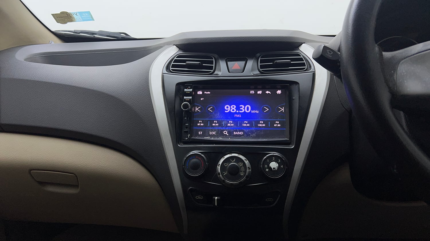 Used 2014 Hyundai Eon Sportz Petrol Manual top_features Integrated (in-dash) music system