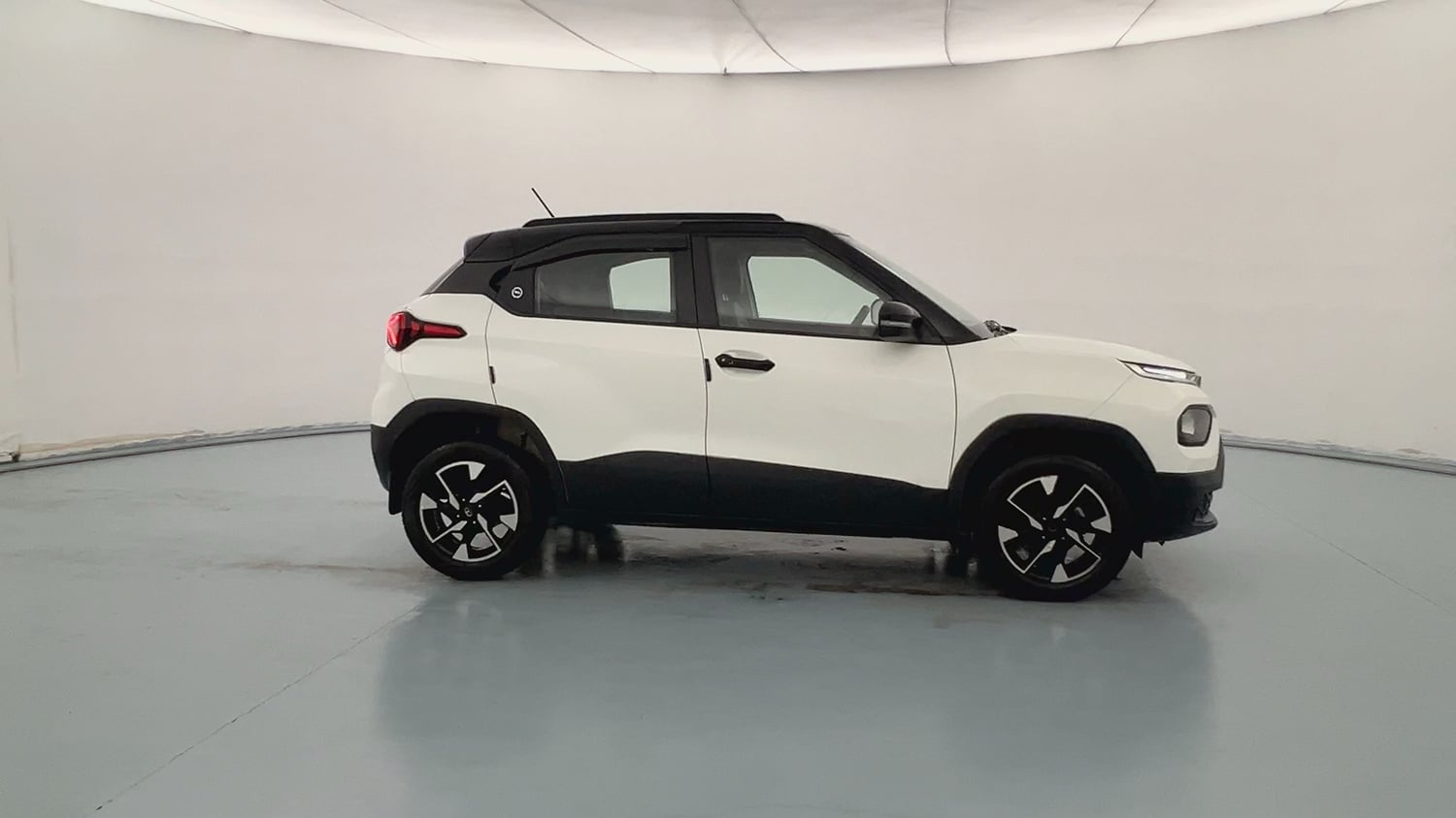 Used 2023 Tata Punch Creative Dual Tone Petrol Manual exterior RIGHT SIDE VIEW