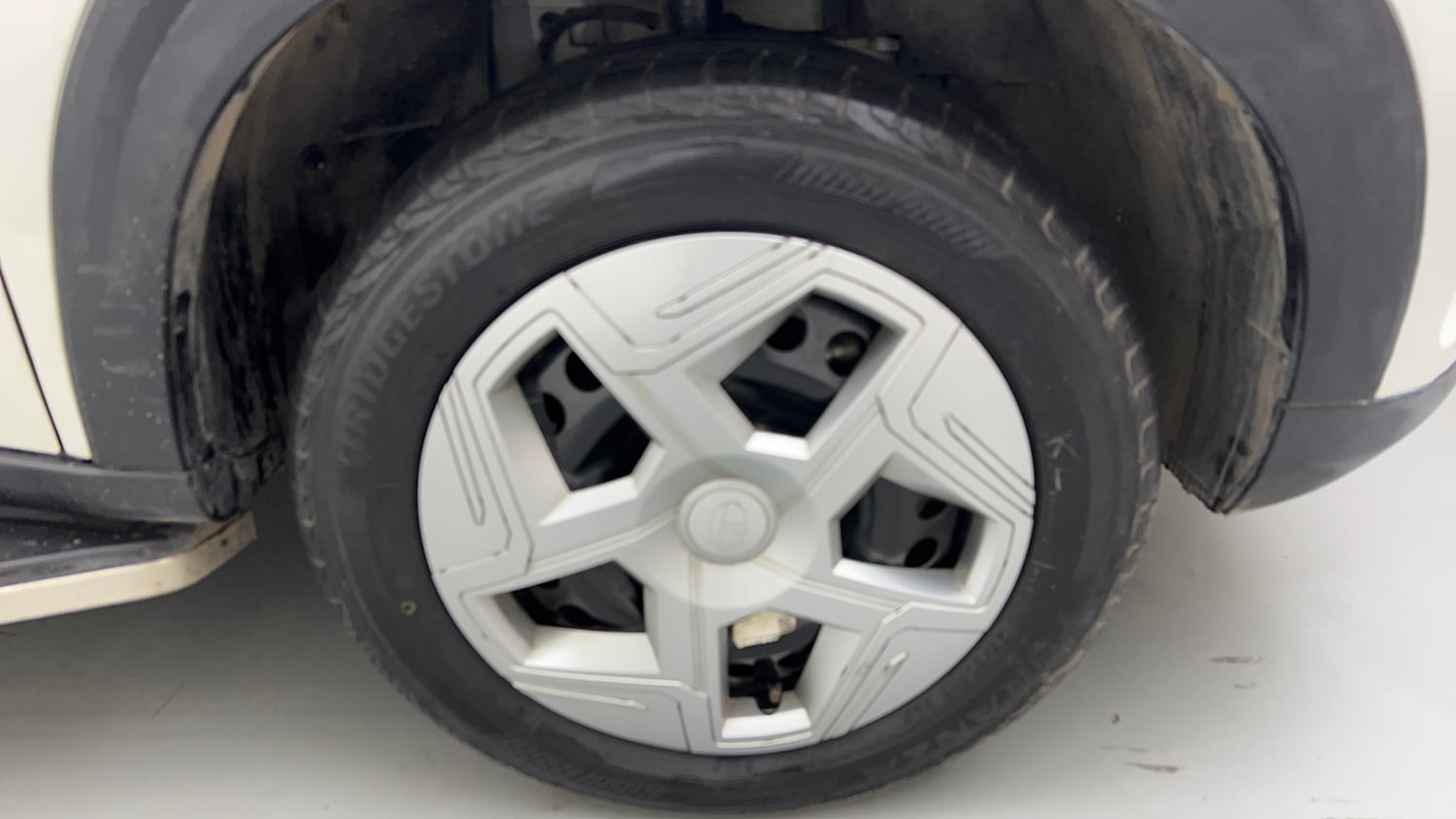 Used 2024 Tata Nexon Pure (S) 1.2 Petrol 6AMT Petrol Automatic tyres RIGHT FRONT TYRE RIM VIEW