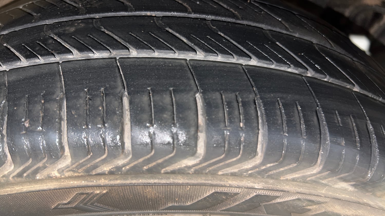 Used 2014 Hyundai Xcent S 1.2 Petrol Manual tyres LEFT REAR TYRE TREAD VIEW