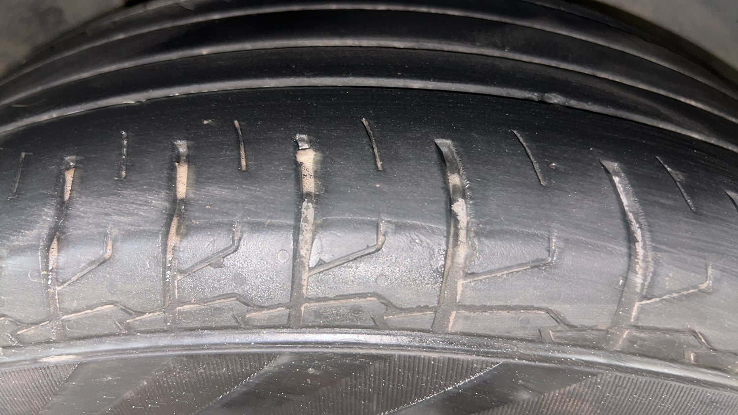 Used 2022 Hyundai Creta SX (O) 1.4 Turbo 7 DCT Petrol Automatic tyres RIGHT REAR TYRE TREAD VIEW