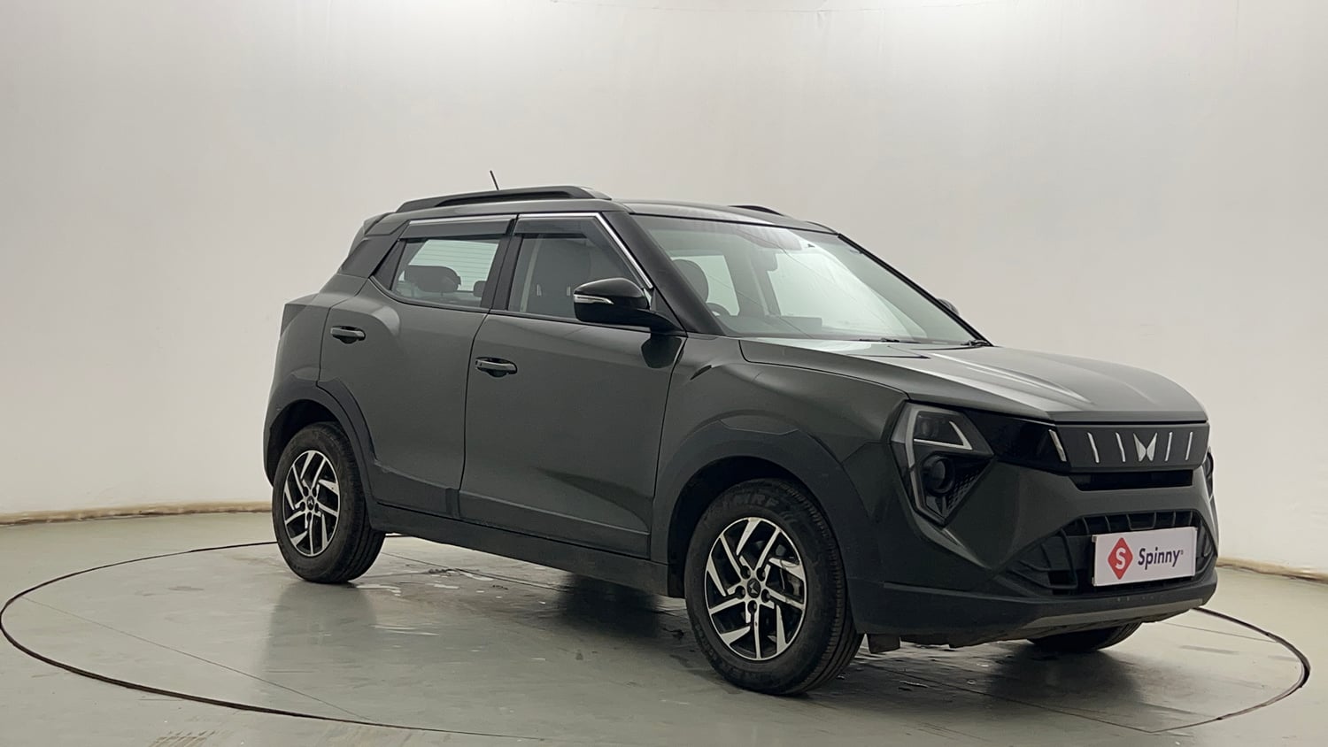 Used 2024 Mahindra XUV 3XO AX5 1.2 Petrol Petrol Manual exterior RIGHT FRONT CORNER VIEW