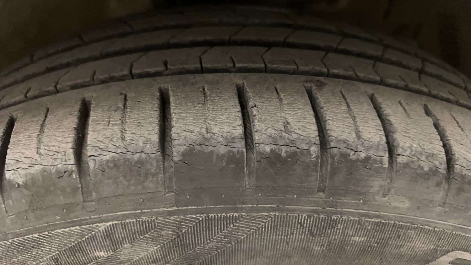 Used 2019 Maruti Suzuki Ciaz Alpha Hybrid 1.5 Petrol Manual tyres RIGHT FRONT TYRE TREAD VIEW