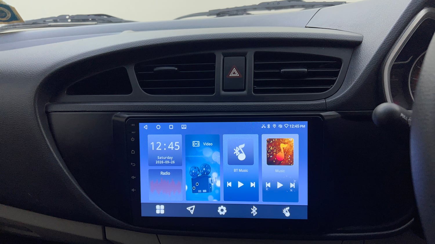 Used 2019 Maruti Suzuki Alto K10 VXi AMT Petrol Automatic top_features Integrated (in-dash) music system