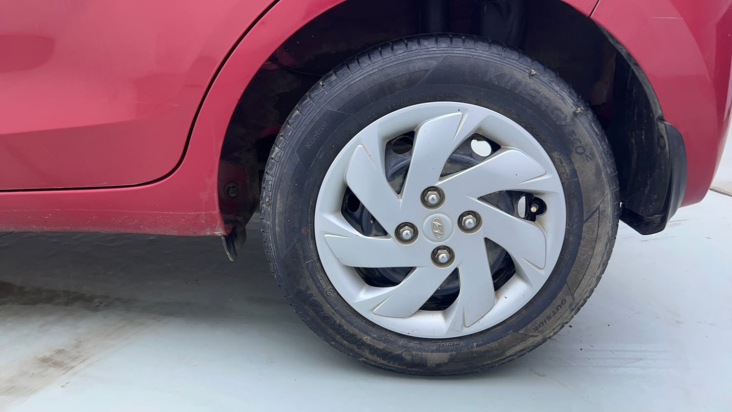 Used 2019 Hyundai Santro Sportz Petrol Manual tyres LEFT REAR TYRE RIM VIEW