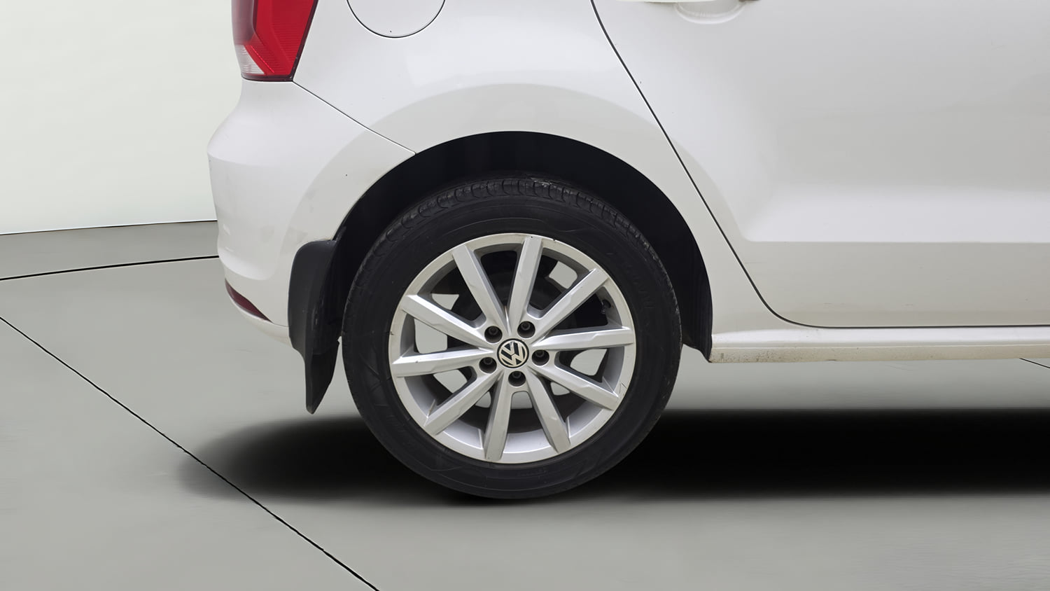 Used 2018 Volkswagen Polo Highline Plus 1.0 (P) 16 Alloy Petrol Manual tyres RIGHT REAR TYRE RIM VIEW