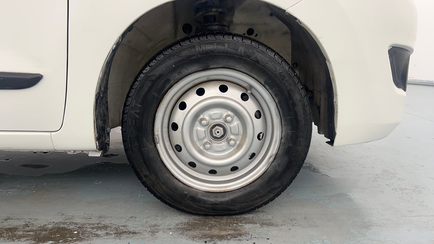 Used 2018 Maruti Suzuki Wagon R LXI CNG Cng Manual tyres RIGHT FRONT TYRE RIM VIEW