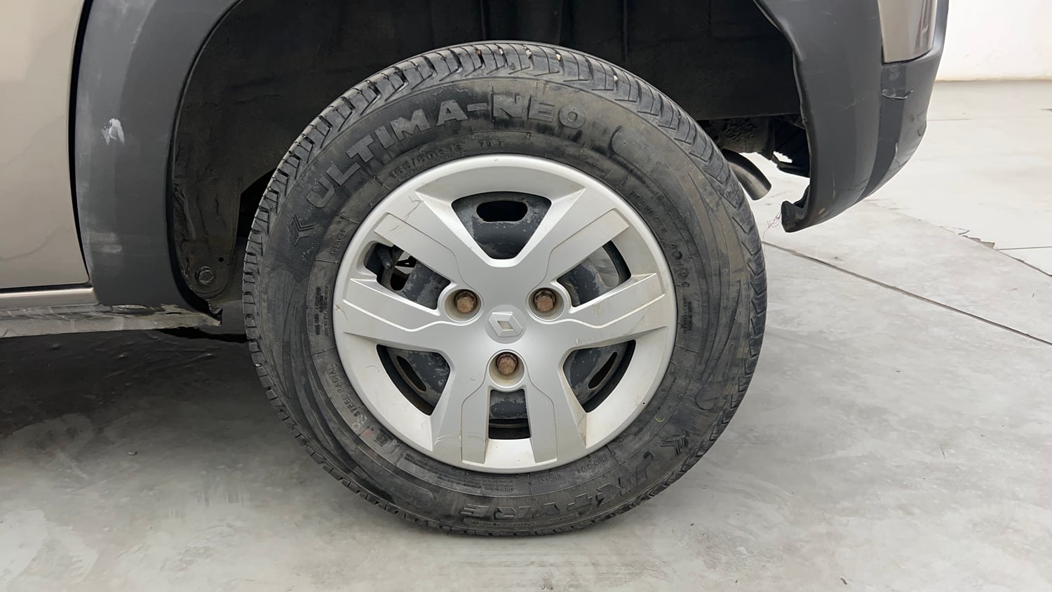 Used 2019 Renault Kwid RXT (O) 1.0 SCE Edition Petrol Manual tyres LEFT REAR TYRE RIM VIEW