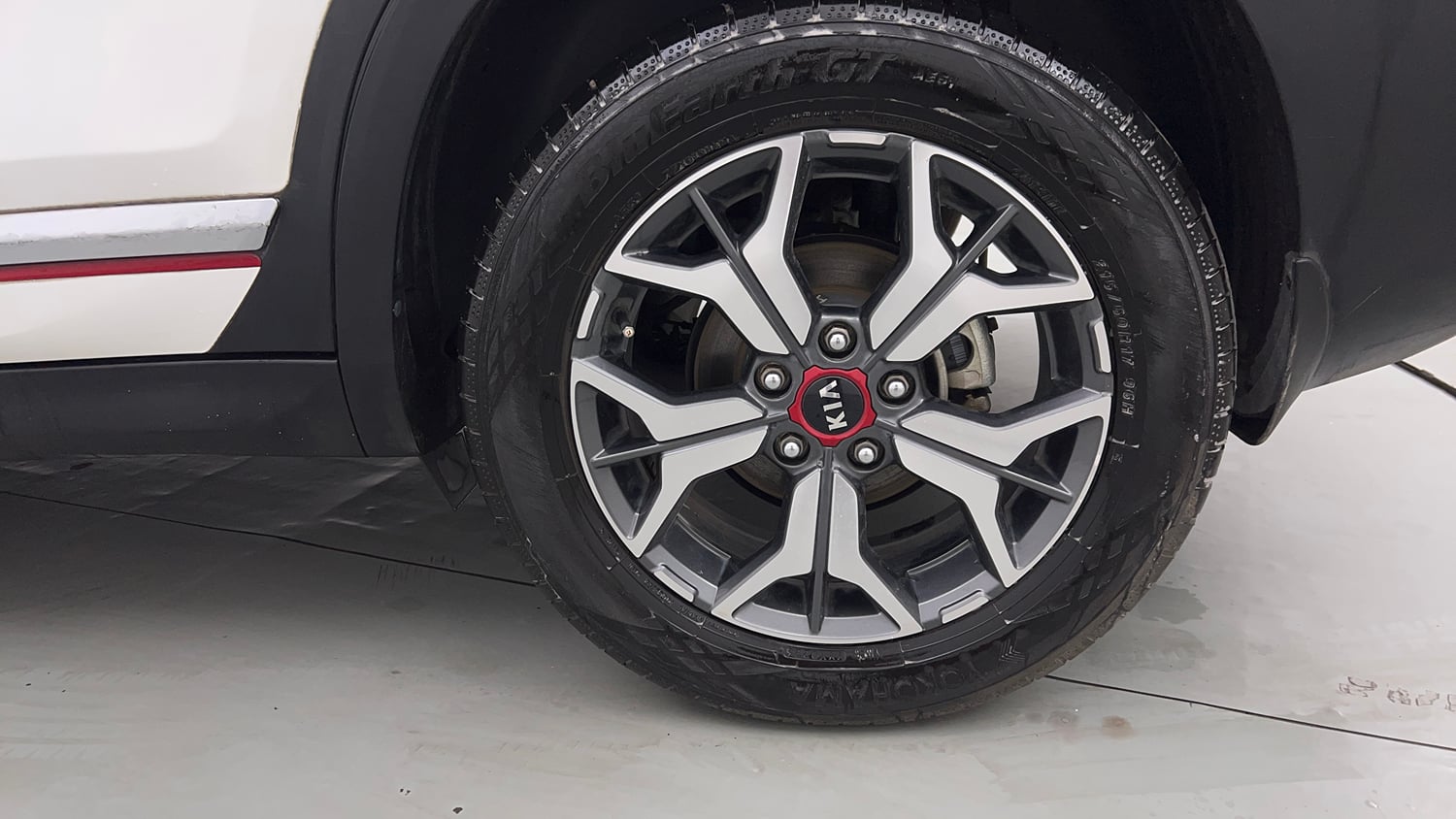 Used 2020 Kia Seltos GTX 1.4 Petrol Manual tyres LEFT REAR TYRE RIM VIEW