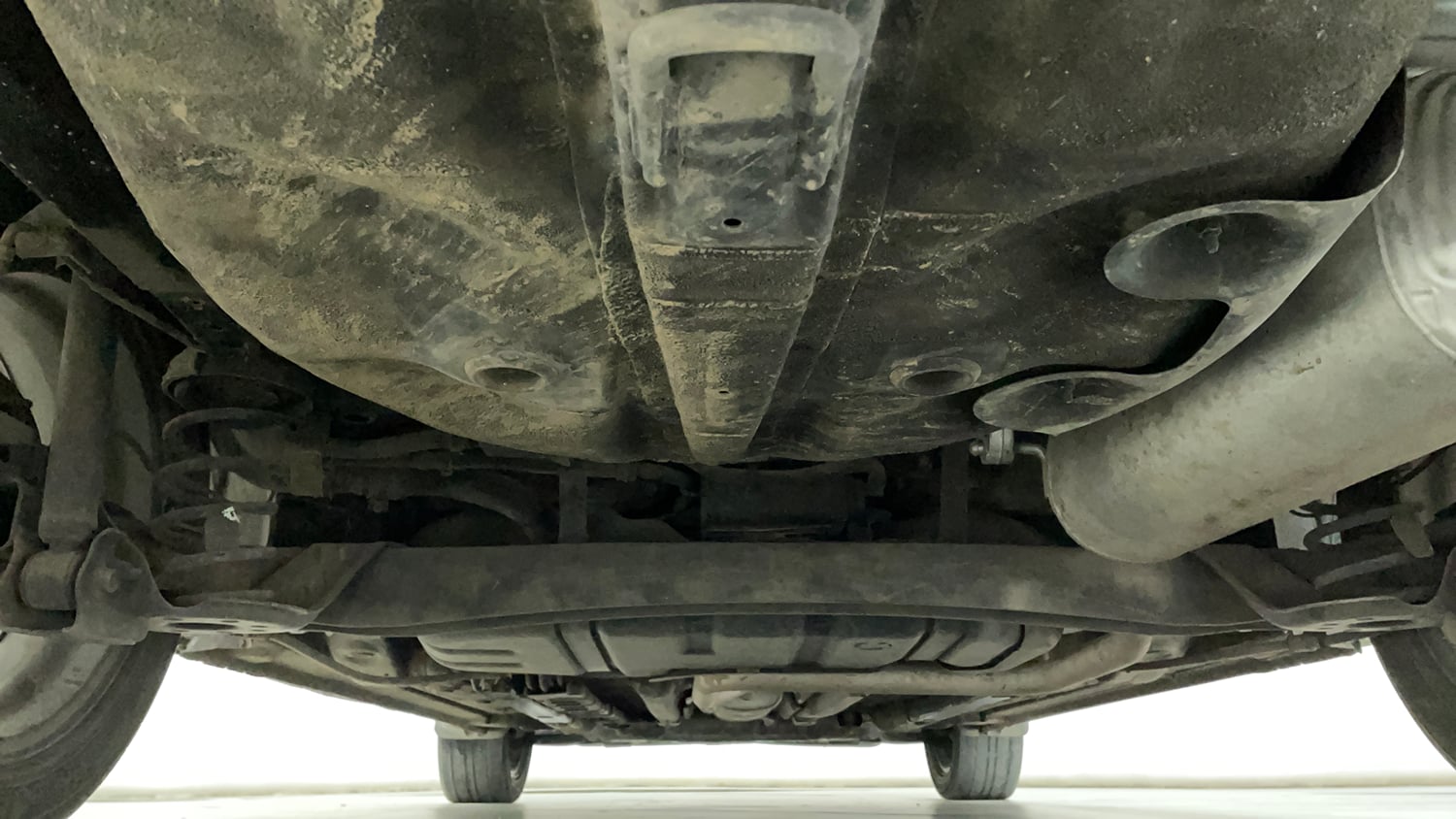 Used 2018 Hyundai Verna SX (O) 1.6 VTVT AT Petrol Automatic extra REAR UNDERBODY VIEW (TAKEN FROM REAR)
