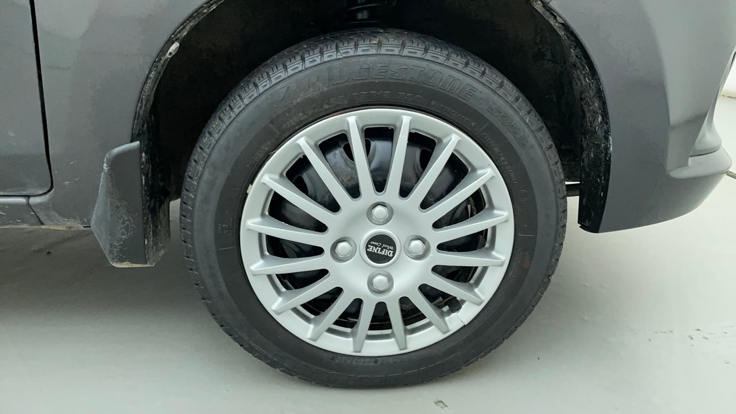 Used 2015 Maruti Suzuki Alto K10 VXi AMT Petrol Automatic tyres RIGHT FRONT TYRE RIM VIEW