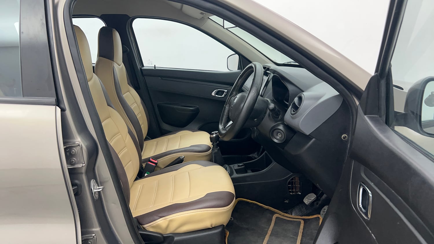 Used 2019 Renault Kwid RXT (O) 1.0 SCE Edition Petrol Manual interior RIGHT SIDE FRONT DOOR CABIN VIEW