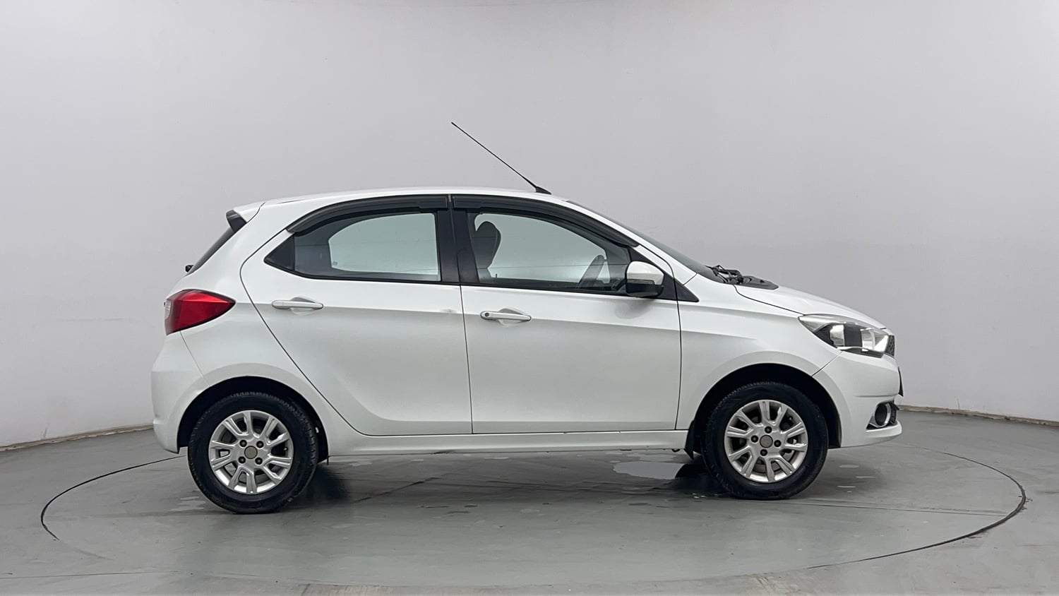 Used 2018 Tata Tiago Revotron XZ Petrol Manual exterior RIGHT SIDE VIEW