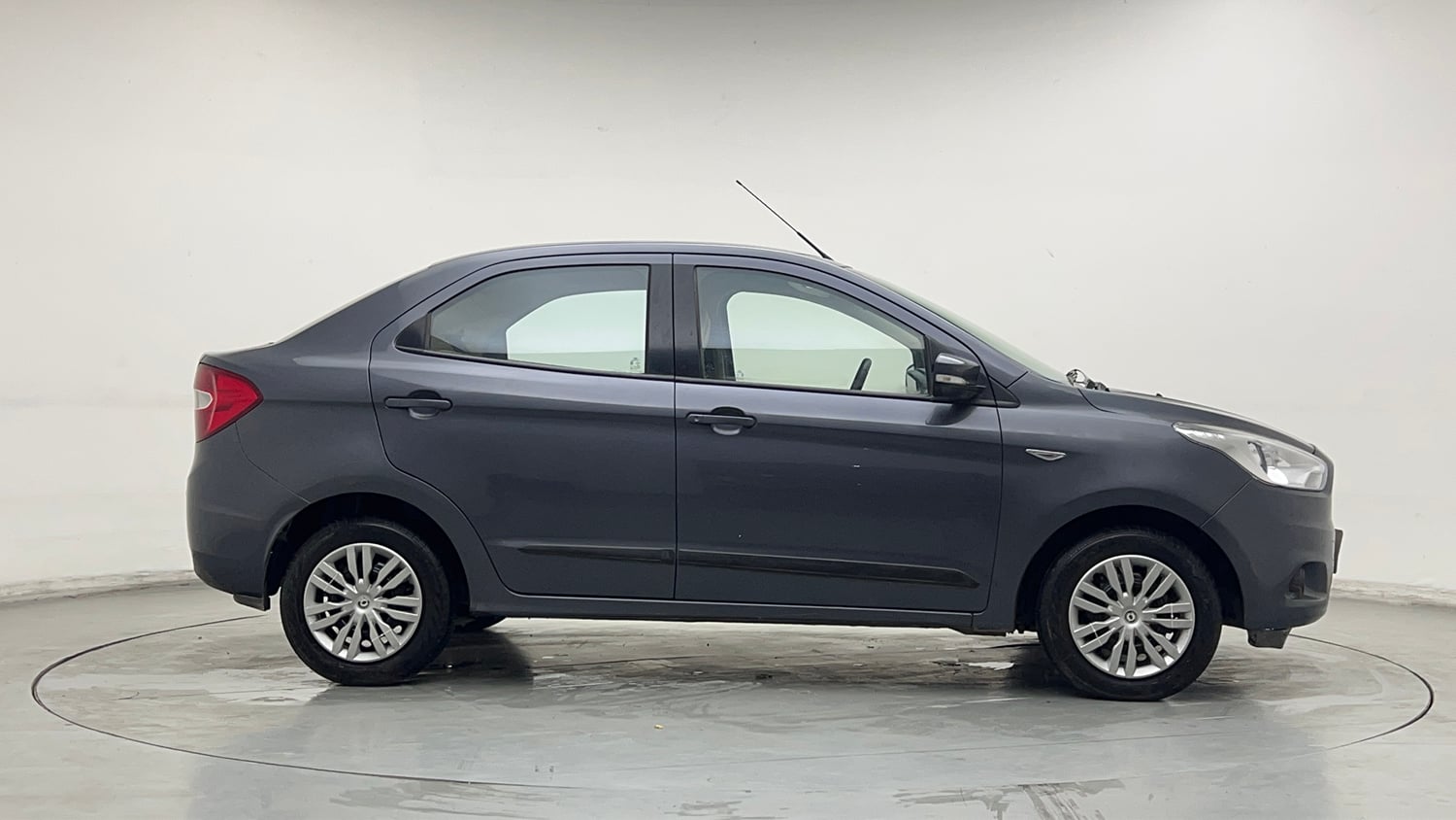 Used 2016 Ford Figo Aspire Trend 1.2 Ti-VCT Petrol Manual exterior RIGHT SIDE VIEW