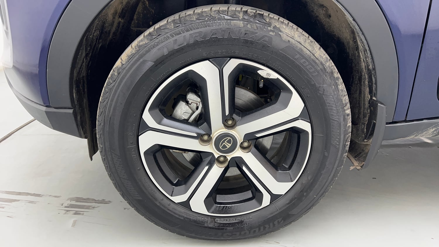Used 2022 Tata Nexon XZA Plus (HS) Petrol Automatic tyres LEFT FRONT TYRE RIM VIEW