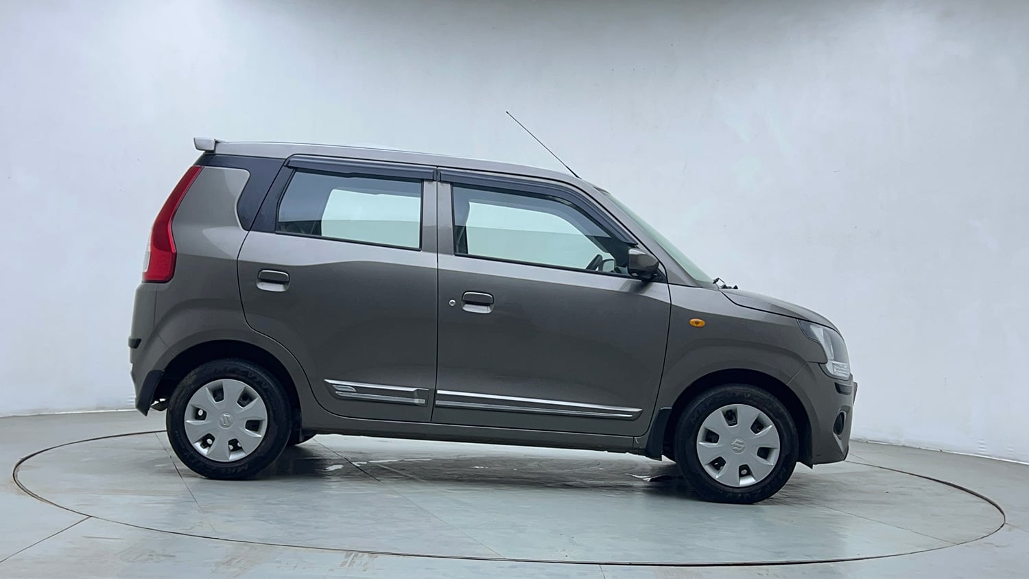 Used 2023 Maruti Suzuki Wagon R VXI 1.0 Petrol Manual exterior RIGHT SIDE VIEW