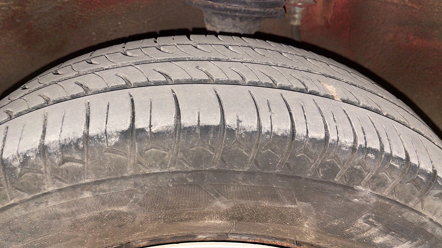 Used 2014 Maruti Suzuki Alto 800 Lxi Petrol Manual tyres LEFT FRONT TYRE TREAD VIEW