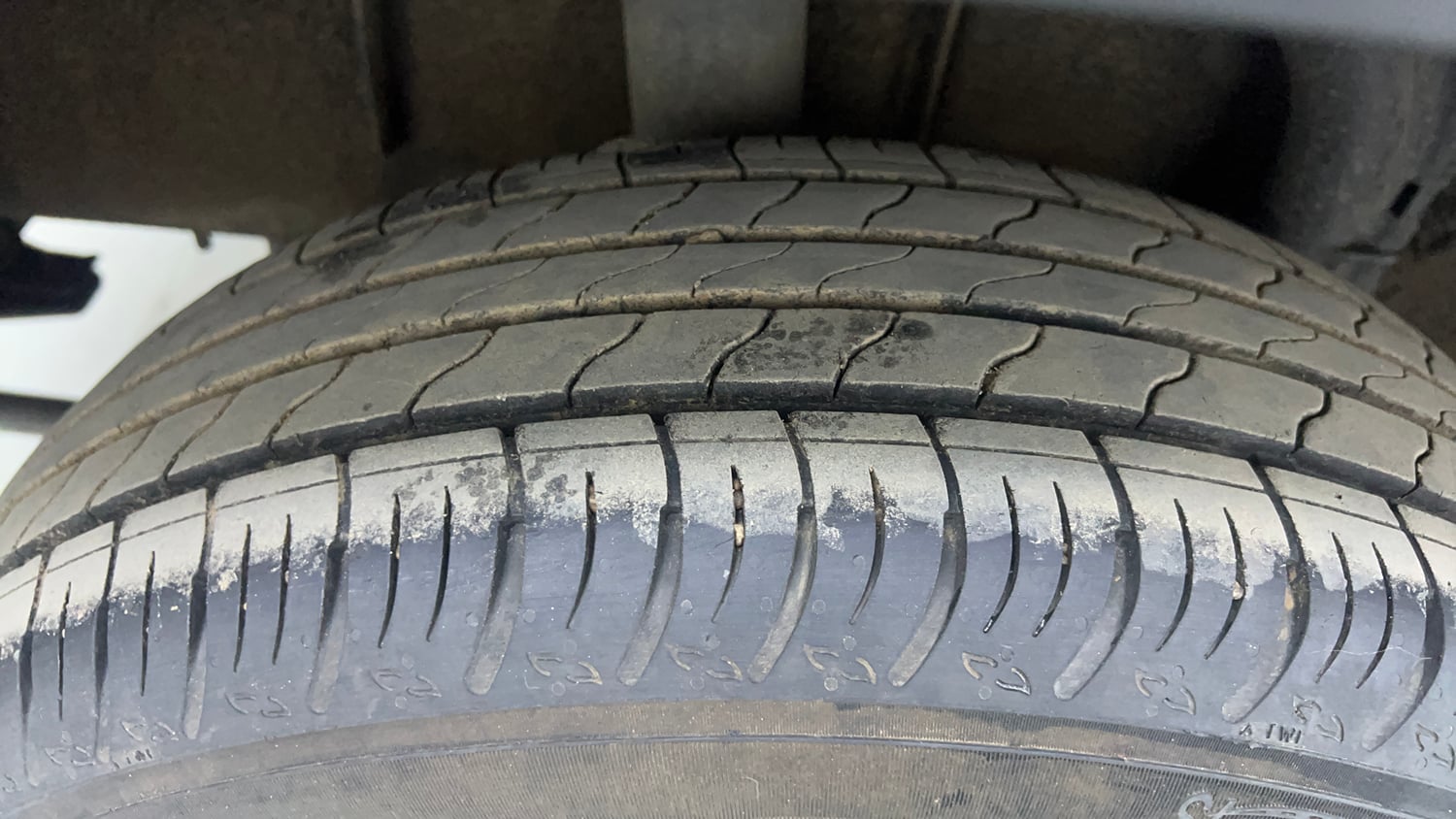 Used 2023 Renault Kiger RXZ AMT Petrol Automatic tyres RIGHT REAR TYRE TREAD VIEW