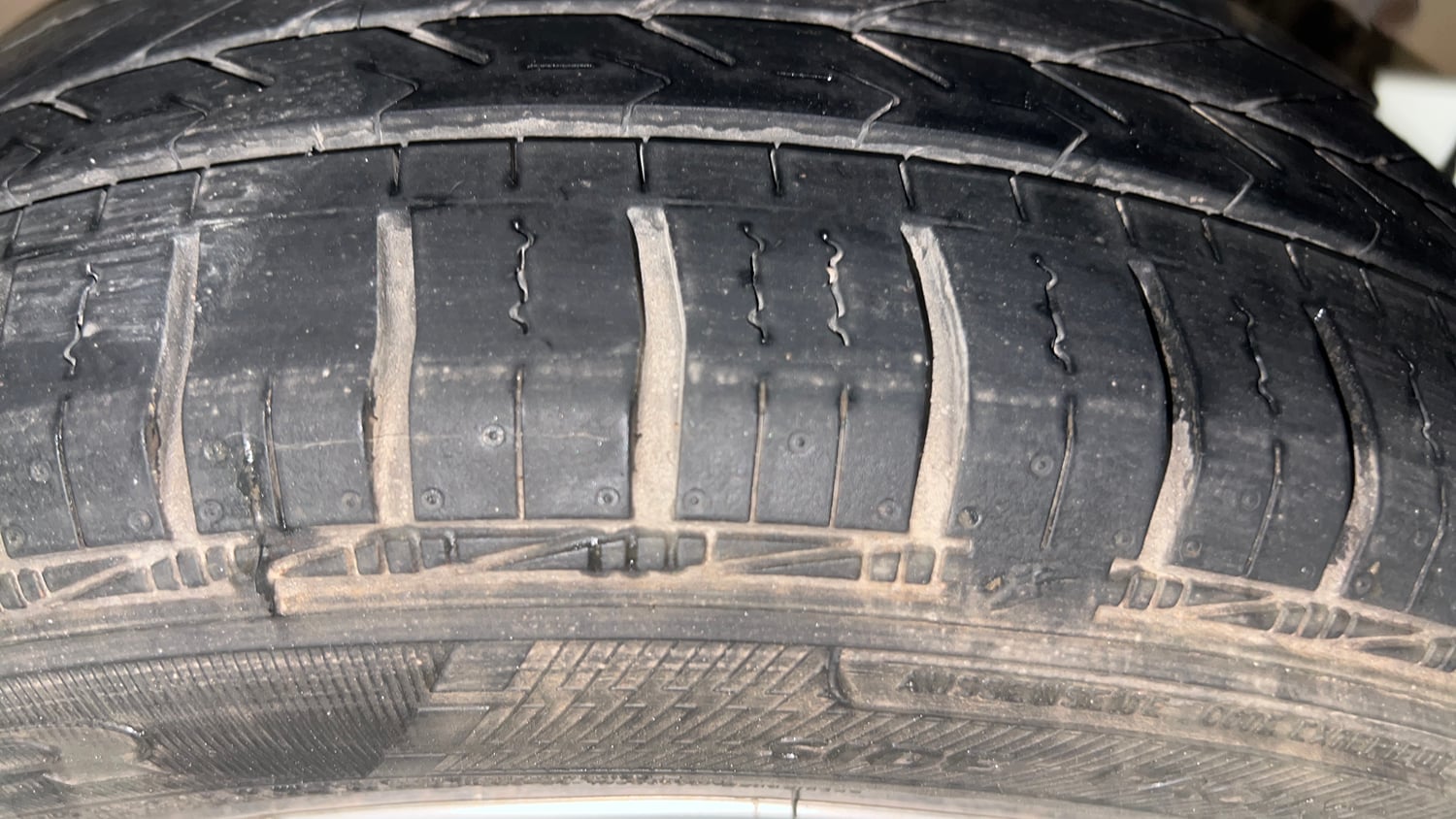 Used 2014 Hyundai Grand i10 Sportz 1.2 Kappa VTVT Petrol Manual tyres LEFT REAR TYRE TREAD VIEW