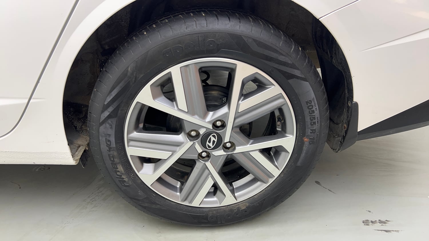 Used 2024 Hyundai Verna SX 1.5 Petrol MT Petrol Manual tyres LEFT REAR TYRE RIM VIEW