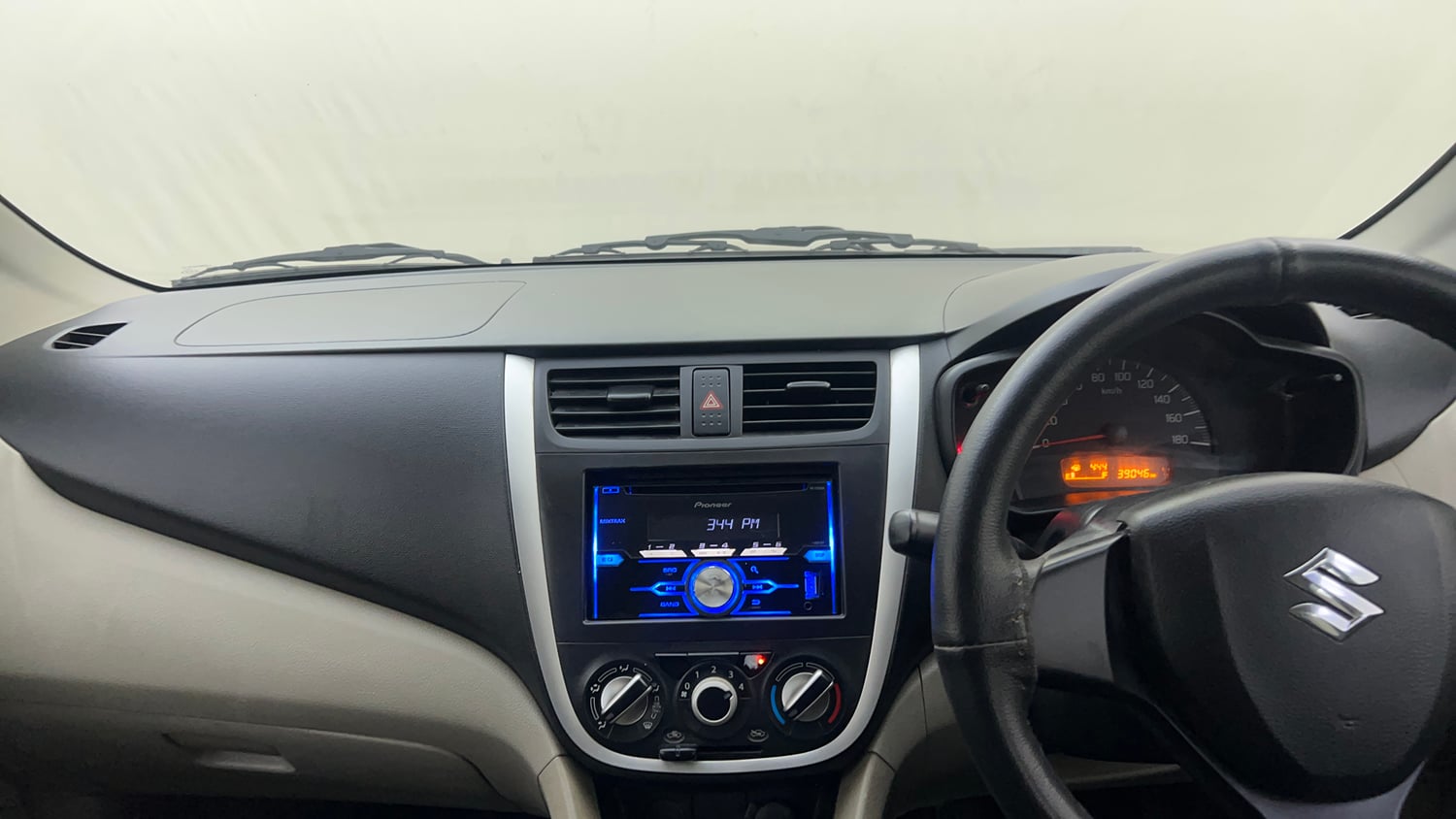Used 2014 Maruti Suzuki Celerio VXi Petrol Manual interior MUSIC SYSTEM & AC CONTROL VIEW