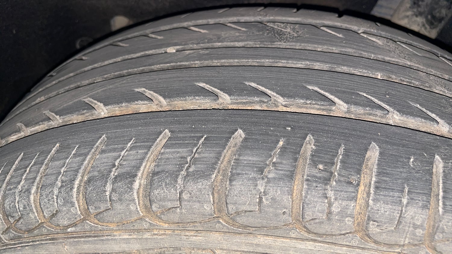 Used 2020 Ford EcoSport Titanium + 1.5L Ti-VCT AT Petrol Automatic tyres LEFT REAR TYRE TREAD VIEW