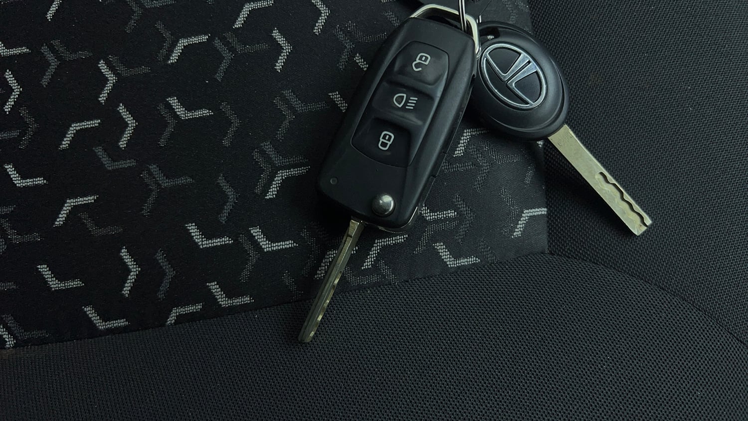 Used 2023 Tata Tiago XT (O) Petrol Manual extra CAR KEY VIEW