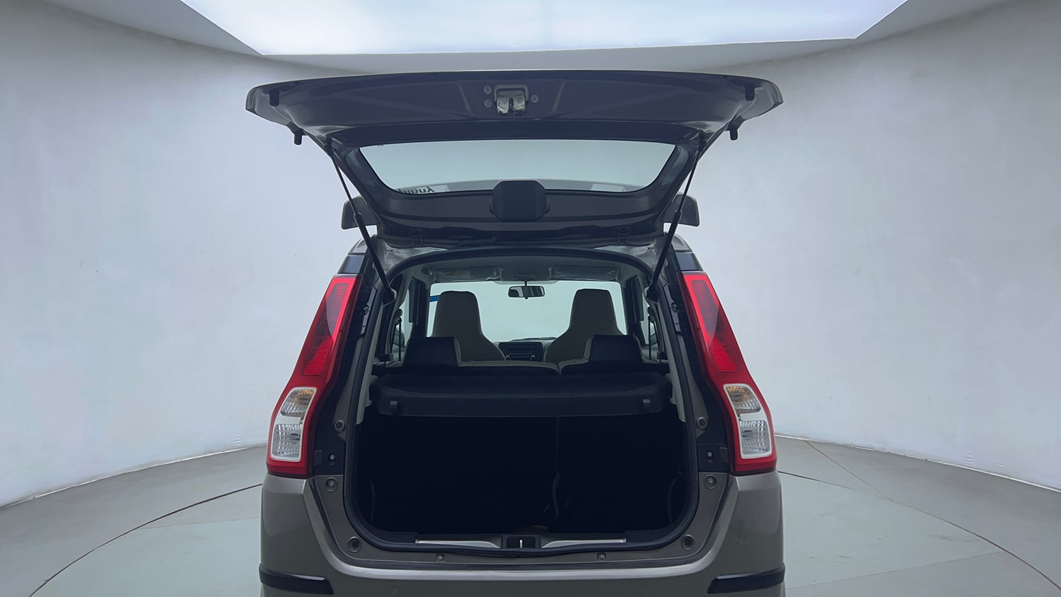 Used 2023 Maruti Suzuki Wagon R VXI 1.0 Petrol Manual interior DICKY DOOR OPEN VIEW