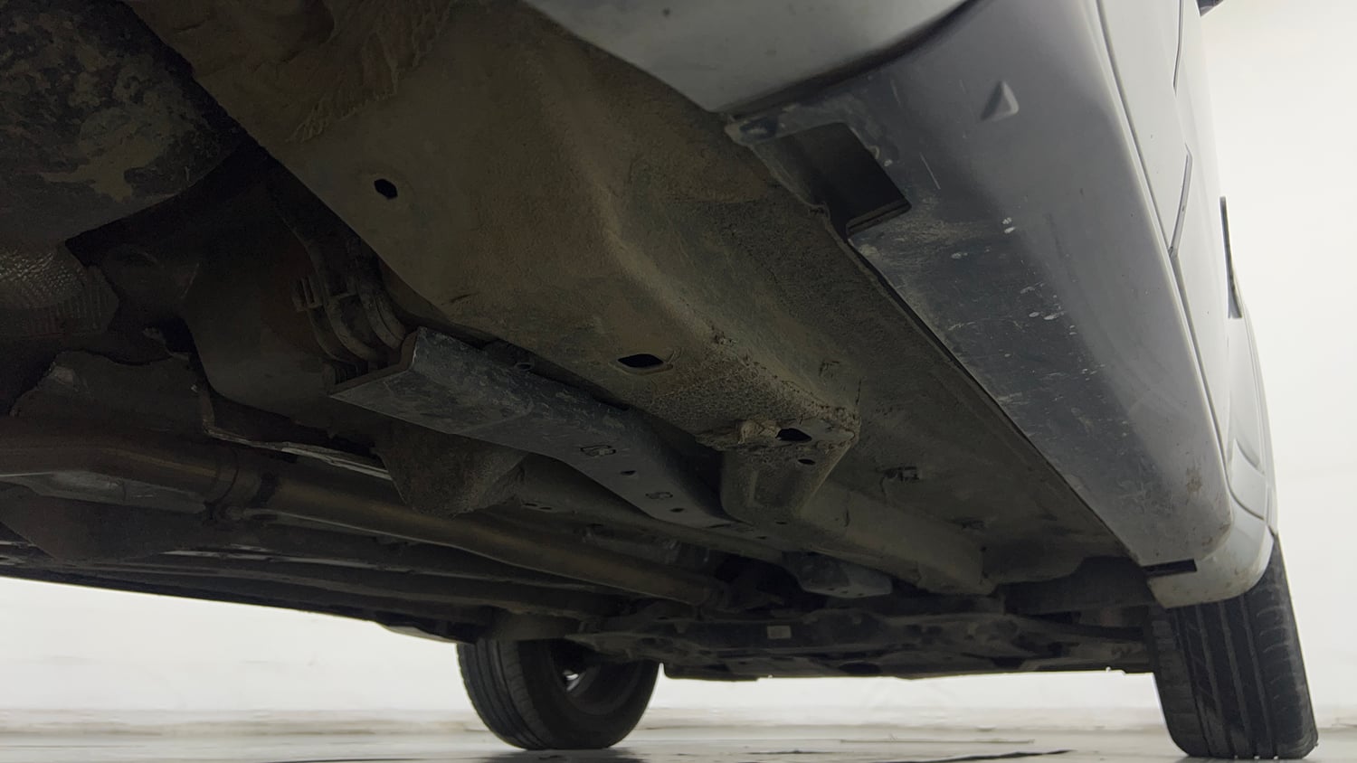 Used 2022 Jeep Compass Model S (O) 1.4 Petrol DCT Petrol Automatic extra REAR RIGHT UNDERBODY VIEW