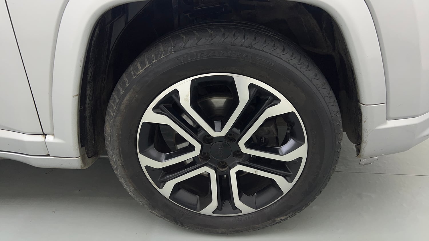 Used 2022 Jeep Compass Model S (O) 1.4 Petrol DCT Petrol Automatic tyres RIGHT FRONT TYRE RIM VIEW