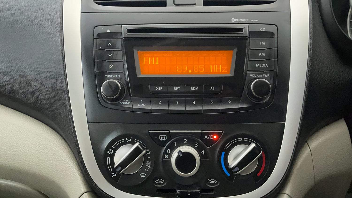 Used 2016 Maruti Suzuki Celerio ZXi AMT Petrol Automatic interior MUSIC SYSTEM & AC CONTROL VIEW