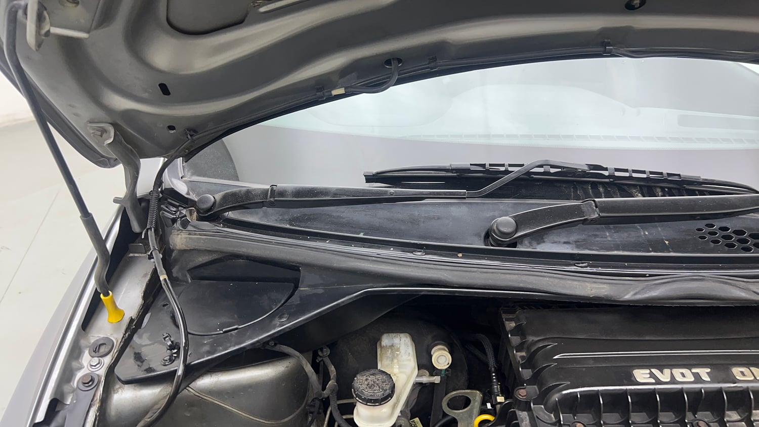 Used 2018 Tata Tiago Revotron XTA Petrol Automatic engine ENGINE RIGHT SIDE HINGE & APRON VIEW
