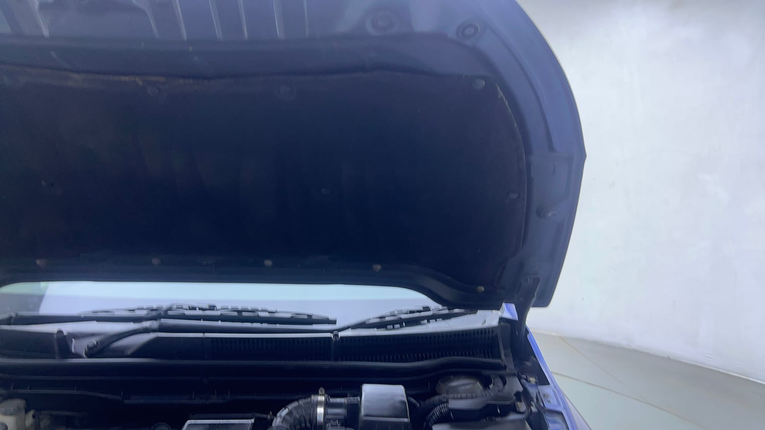 Used 2016 Maruti Suzuki S-Cross Alpha 1.3 Diesel Manual engine ENGINE LEFT SIDE HINGE & APRON VIEW