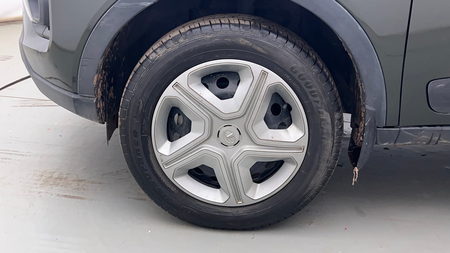 Used 2022 Tata Nexon XM (S) Petrol Manual tyres LEFT FRONT TYRE RIM VIEW