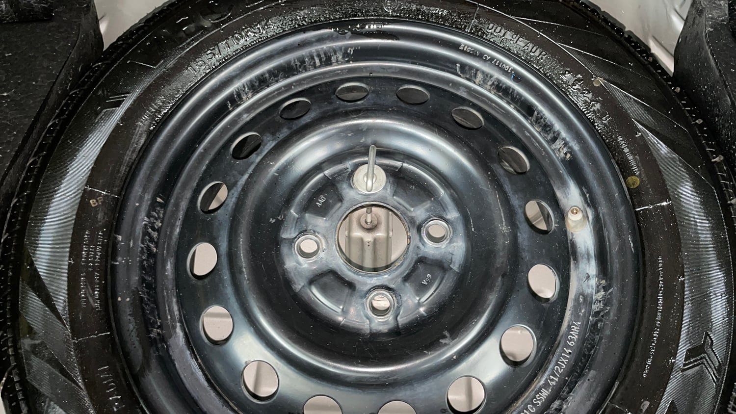 Used 2017 Maruti Suzuki Wagon R 1.0 VXI AMT Petrol Automatic tyres SPARE TYRE VIEW
