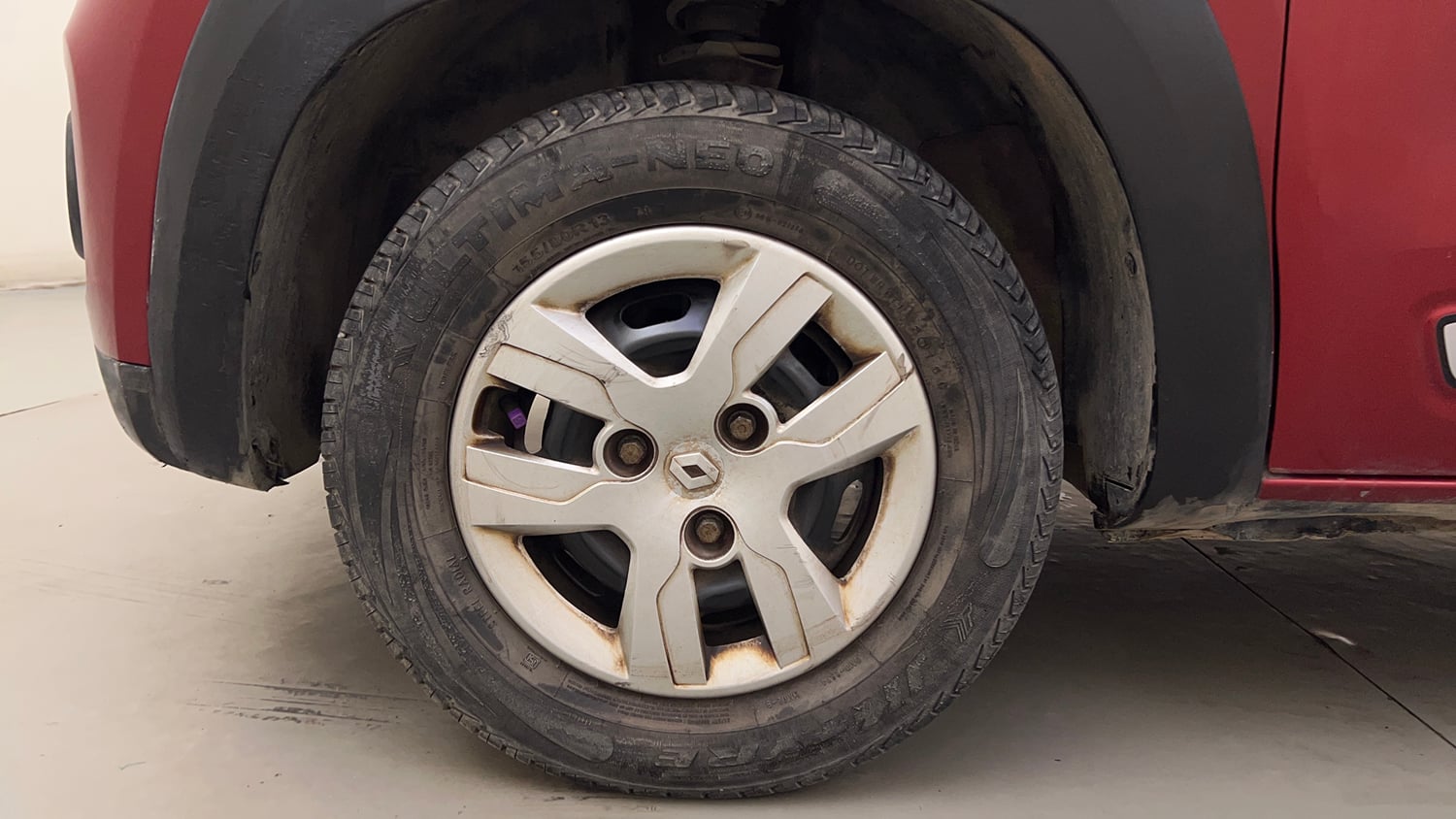 Used 2017 Renault Kwid 1.0 RXT AMT Opt Petrol Automatic tyres LEFT FRONT TYRE RIM VIEW