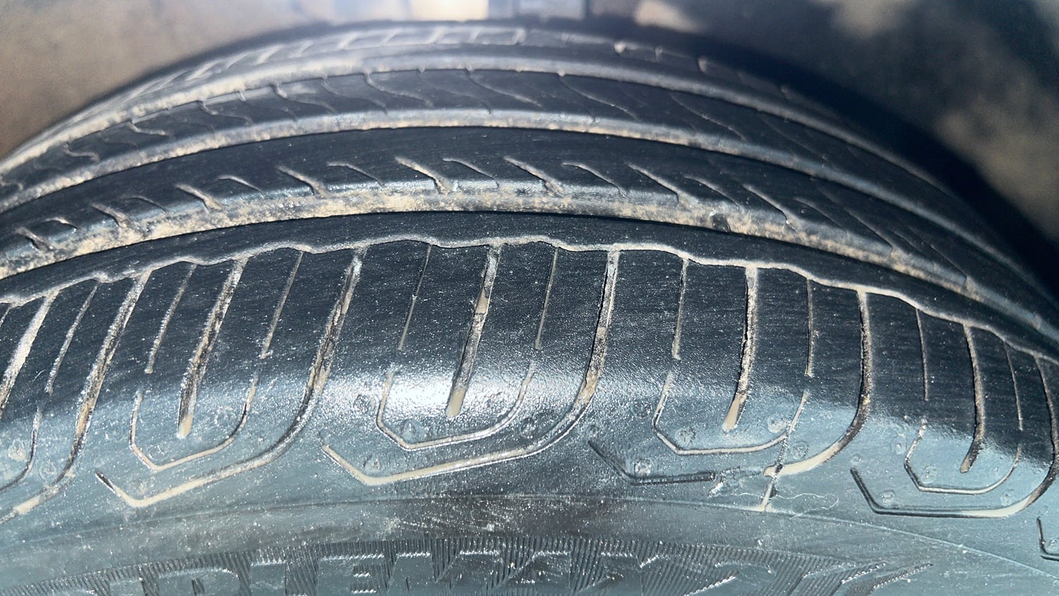 Used 2018 Skoda Rapid Ambition 1.6 MPI AT Petrol Automatic tyres RIGHT FRONT TYRE TREAD VIEW