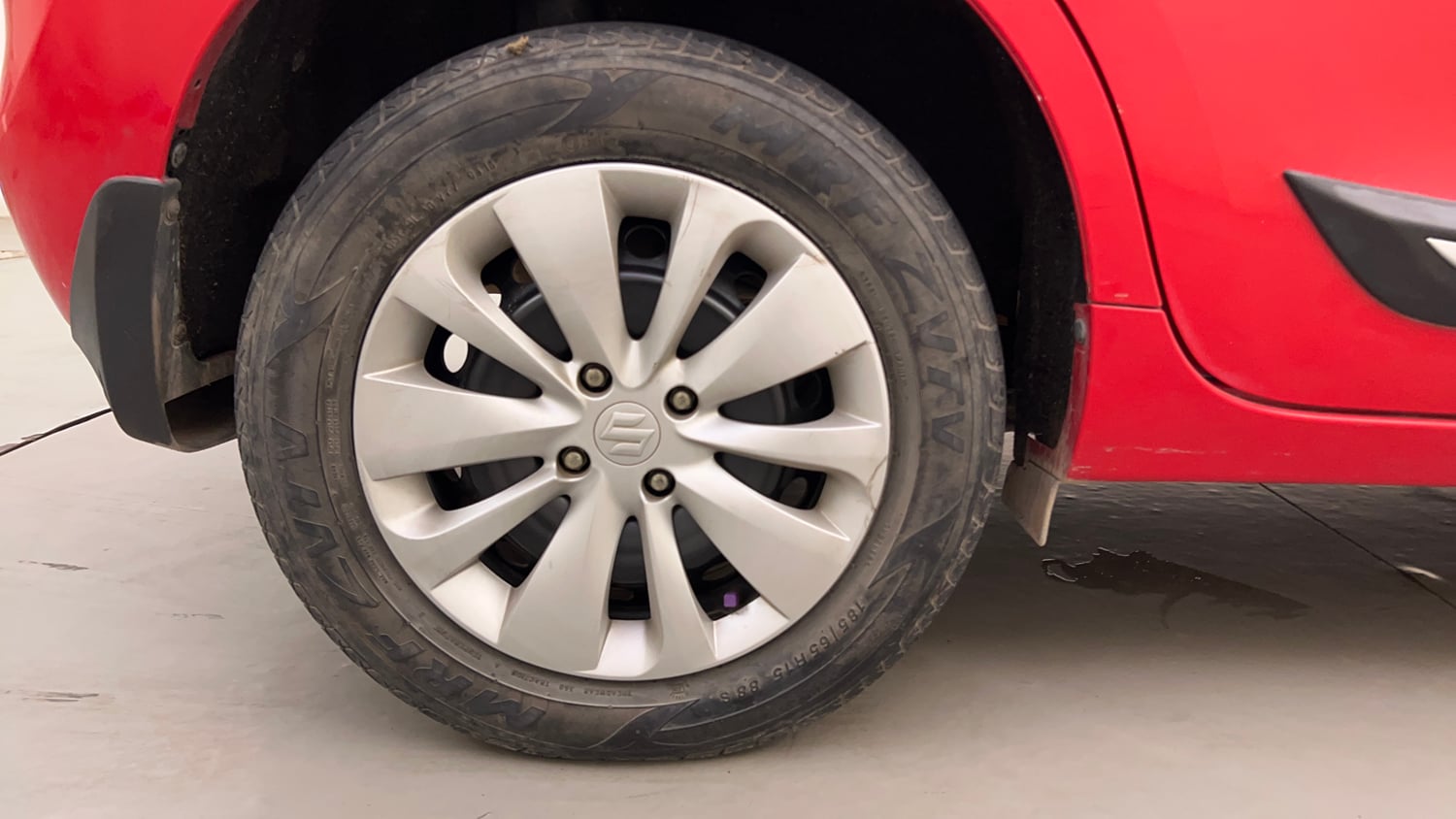 Used 2018 Maruti Suzuki Baleno Delta 1.2 Petrol Manual tyres RIGHT REAR TYRE RIM VIEW