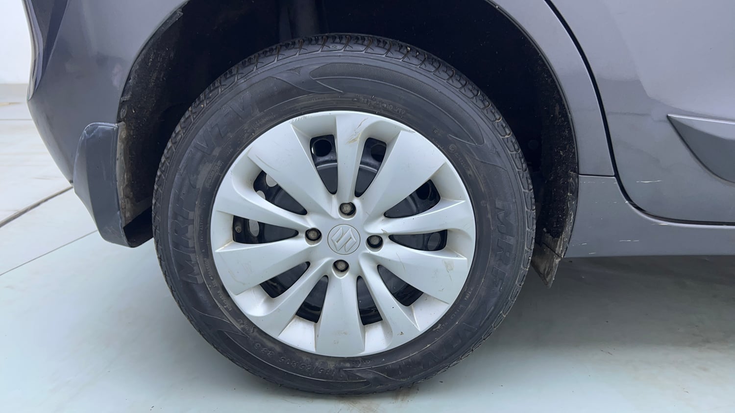 Used 2018 Maruti Suzuki Baleno Delta 1.2 Petrol Manual tyres RIGHT REAR TYRE RIM VIEW