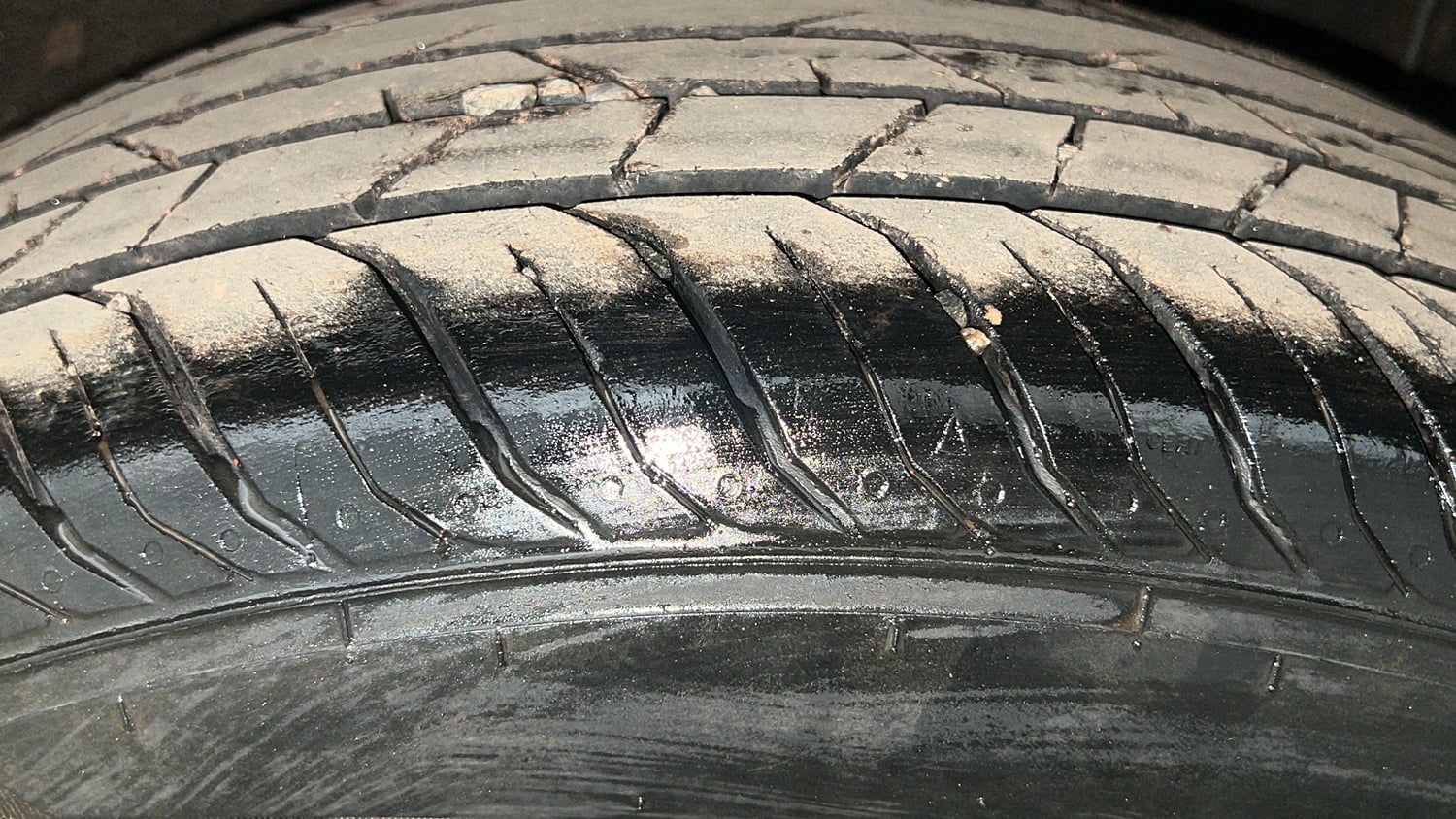 Used 2023 Nissan Magnite XV Petrol Manual tyres LEFT REAR TYRE TREAD VIEW