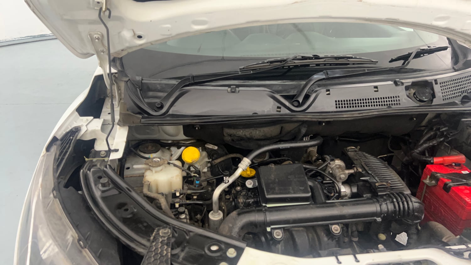 Used 2021 Nissan Magnite XL Petrol Manual engine ENGINE RIGHT SIDE HINGE & APRON VIEW